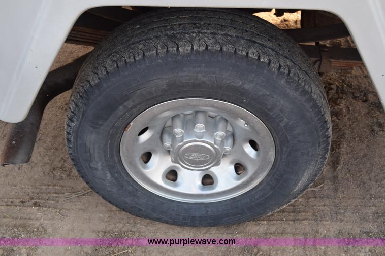 image for item L1007 2003 Ford F250 Super Duty SuperCab utility truck