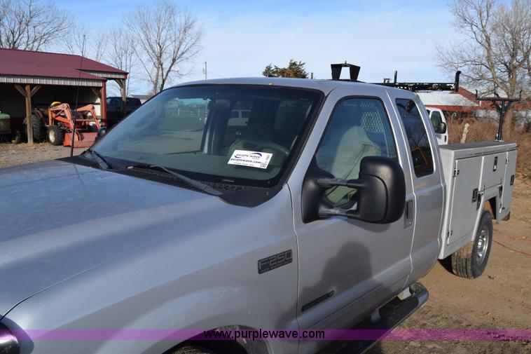 image for item L1007 2003 Ford F250 Super Duty SuperCab utility truck