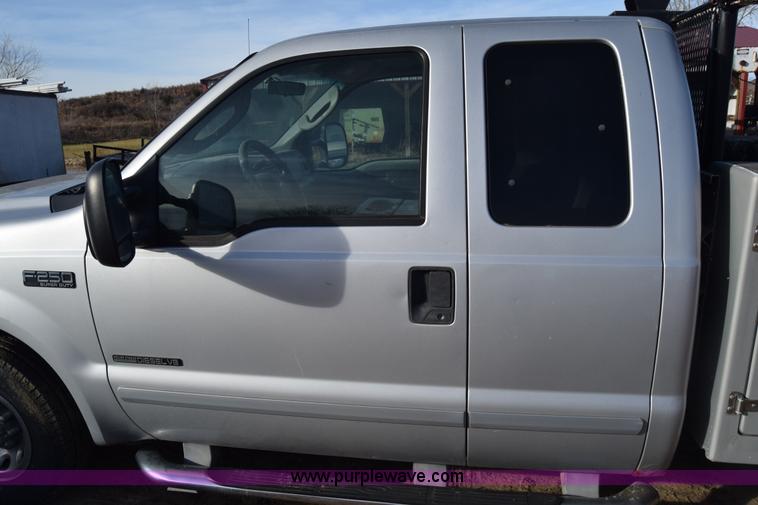 image for item L1007 2003 Ford F250 Super Duty SuperCab utility truck