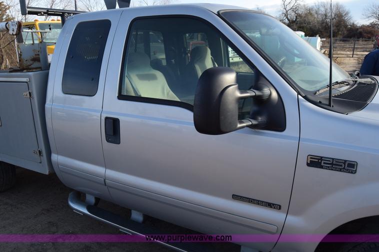 image for item L1007 2003 Ford F250 Super Duty SuperCab utility truck