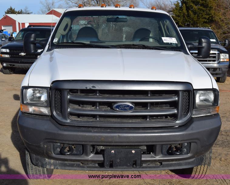 image for item L1008 2004 Ford F450 Super Duty truck chassis