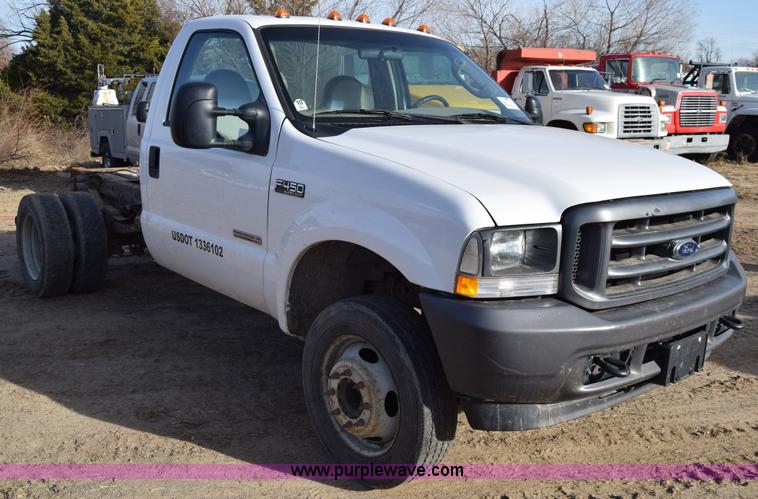 image for item L1008 2004 Ford F450 Super Duty truck chassis