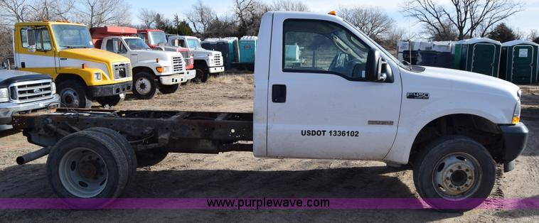 image for item L1008 2004 Ford F450 Super Duty truck chassis