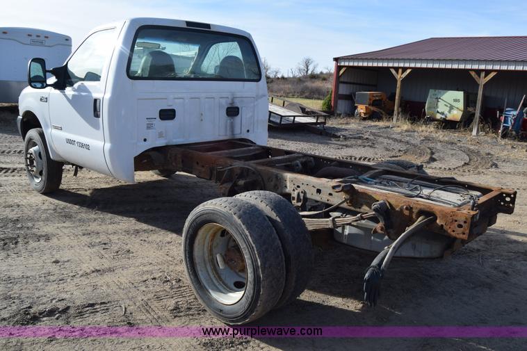 image for item L1008 2004 Ford F450 Super Duty truck chassis