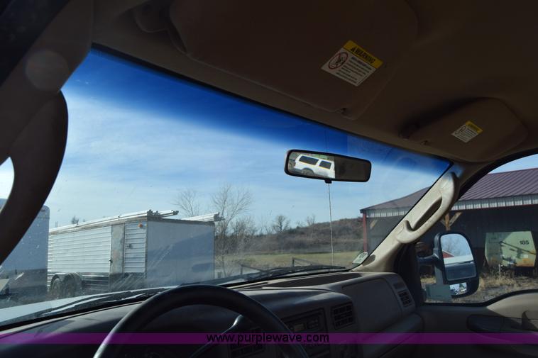 image for item L1008 2004 Ford F450 Super Duty truck chassis