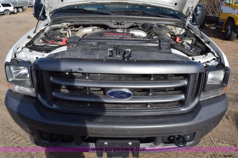 image for item L1008 2004 Ford F450 Super Duty truck chassis