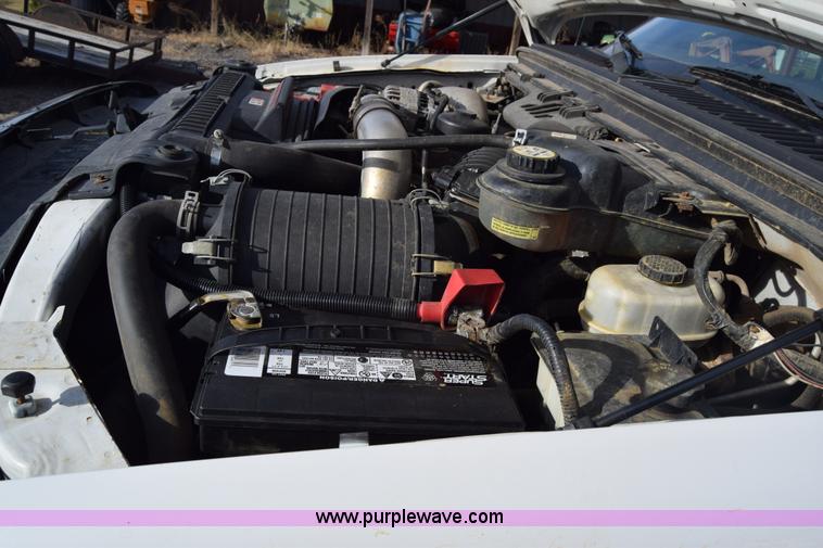 image for item L1008 2004 Ford F450 Super Duty truck chassis