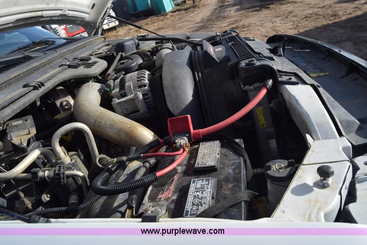 image for item L1008 2004 Ford F450 Super Duty truck chassis