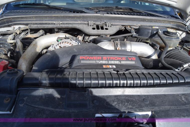 image for item L1008 2004 Ford F450 Super Duty truck chassis