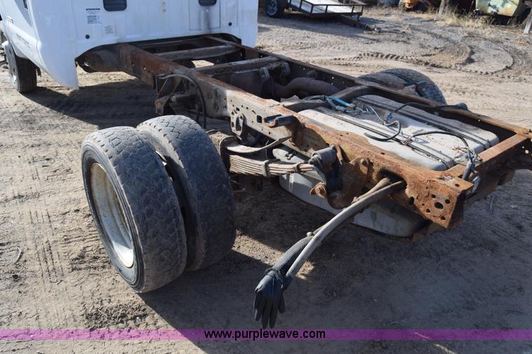 image for item L1008 2004 Ford F450 Super Duty truck chassis