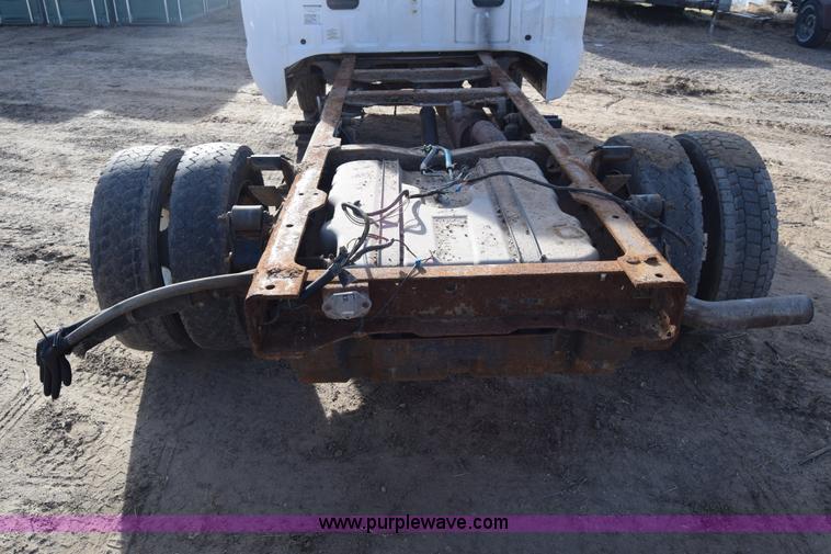 image for item L1008 2004 Ford F450 Super Duty truck chassis