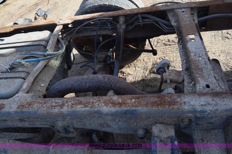 image for item L1008 2004 Ford F450 Super Duty truck chassis