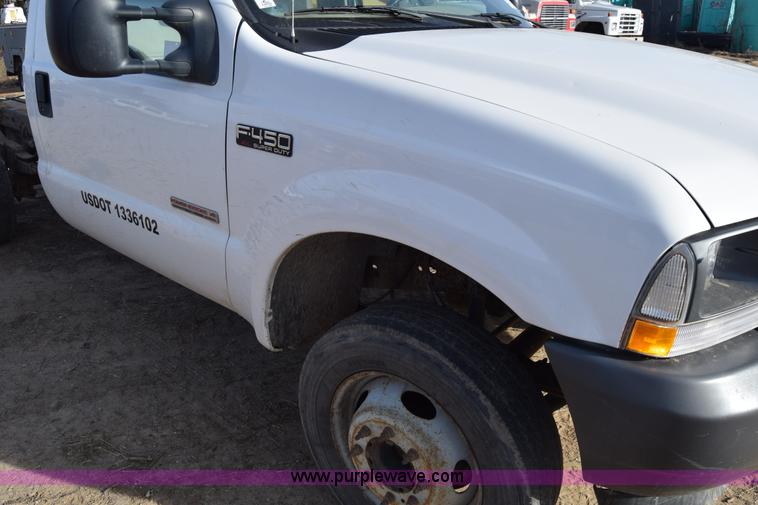 image for item L1008 2004 Ford F450 Super Duty truck chassis