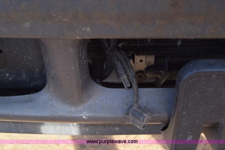 image for item L1008 2004 Ford F450 Super Duty truck chassis