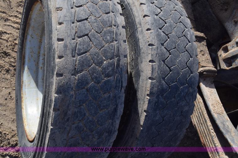 image for item L1008 2004 Ford F450 Super Duty truck chassis