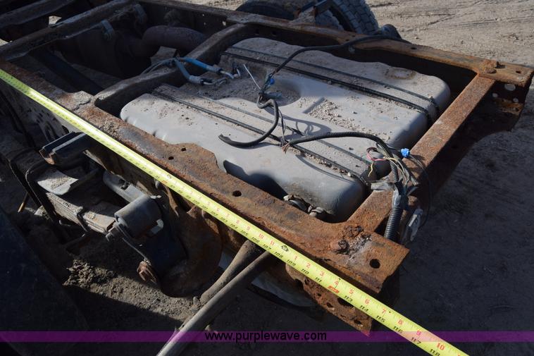 image for item L1008 2004 Ford F450 Super Duty truck chassis