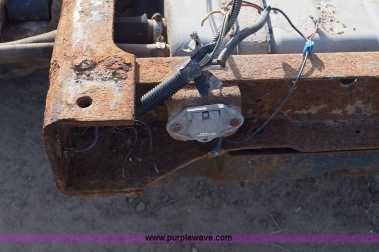 image for item L1008 2004 Ford F450 Super Duty truck chassis