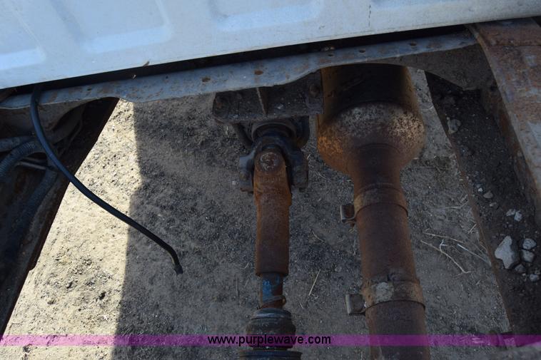 image for item L1008 2004 Ford F450 Super Duty truck chassis