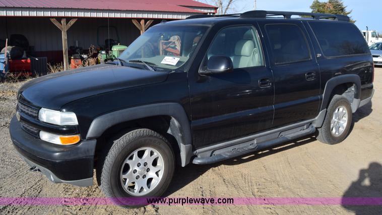 image for item L1009 2003 Chevrolet Suburban 1500 SUV