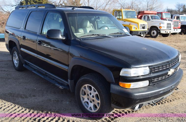 image for item L1009 2003 Chevrolet Suburban 1500 SUV