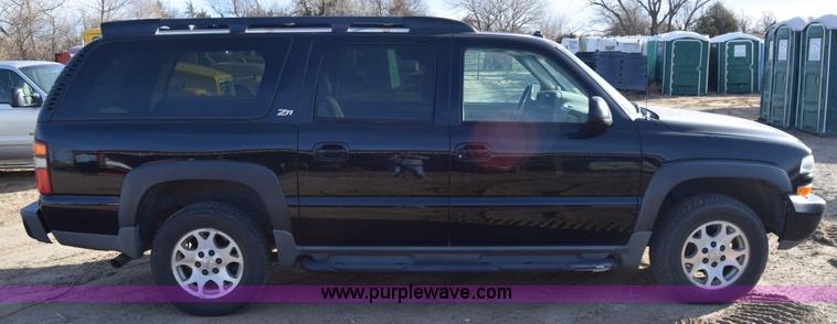 image for item L1009 2003 Chevrolet Suburban 1500 SUV