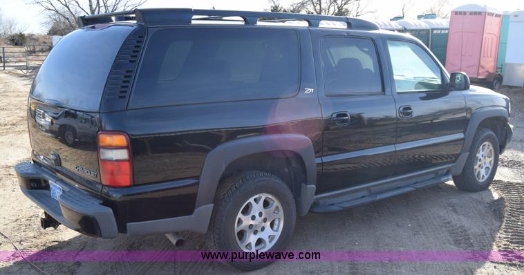 image for item L1009 2003 Chevrolet Suburban 1500 SUV