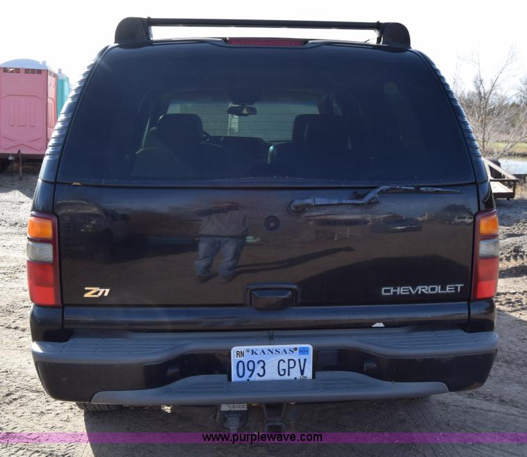 image for item L1009 2003 Chevrolet Suburban 1500 SUV