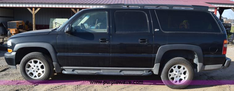 image for item L1009 2003 Chevrolet Suburban 1500 SUV