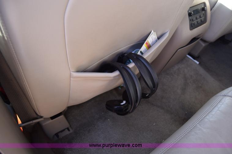 image for item L1009 2003 Chevrolet Suburban 1500 SUV