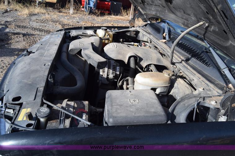 image for item L1009 2003 Chevrolet Suburban 1500 SUV