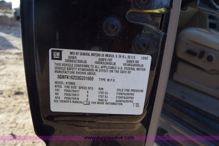 image for item L1009 2003 Chevrolet Suburban 1500 SUV