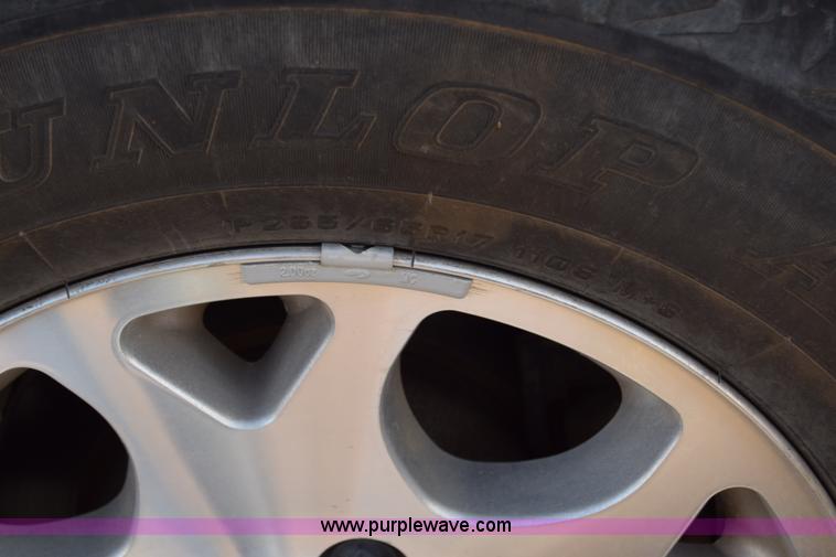 image for item L1009 2003 Chevrolet Suburban 1500 SUV