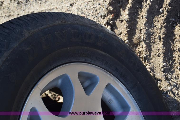 image for item L1009 2003 Chevrolet Suburban 1500 SUV