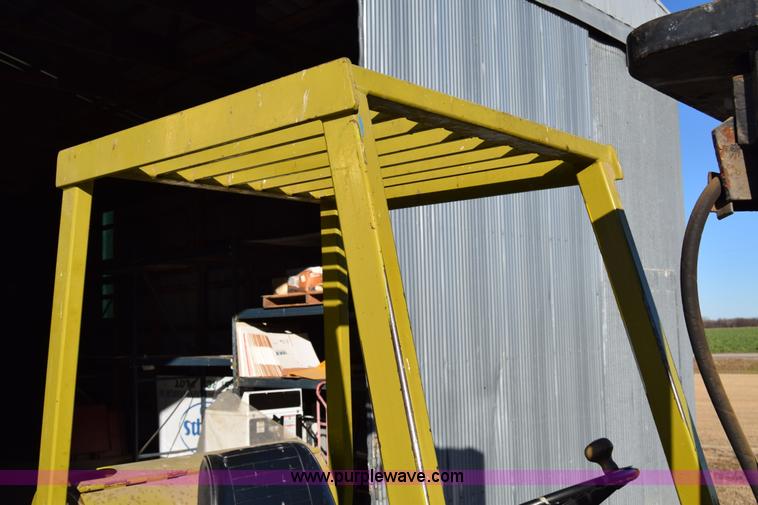 image for item L1019 Clark C500-50 forklift