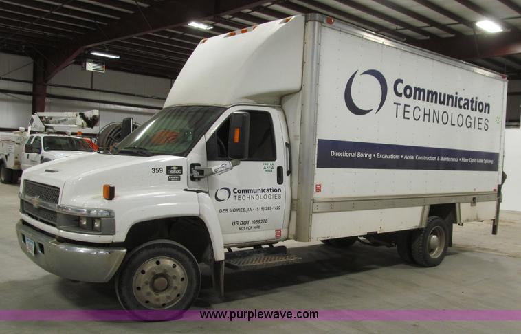 image for item L1974 2004 Chevrolet C5500 box truck