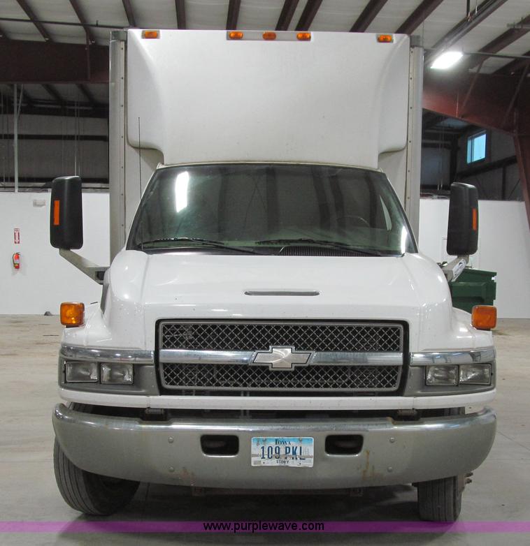 image for item L1974 2004 Chevrolet C5500 box truck