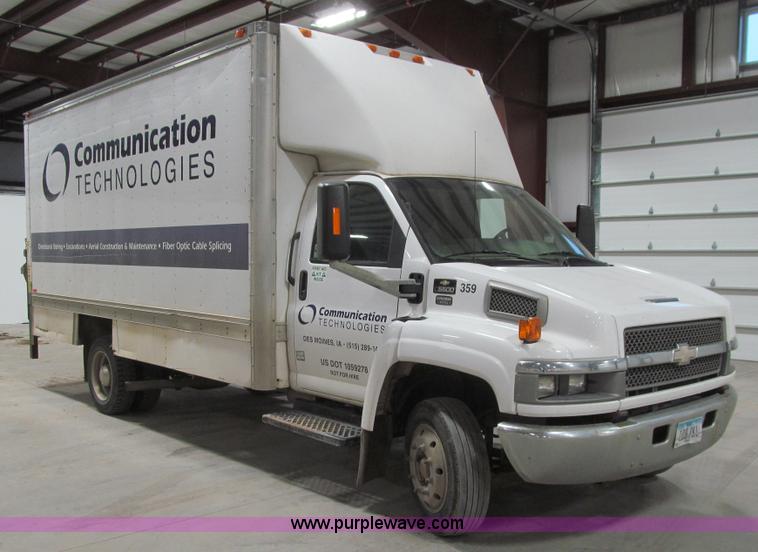 image for item L1974 2004 Chevrolet C5500 box truck