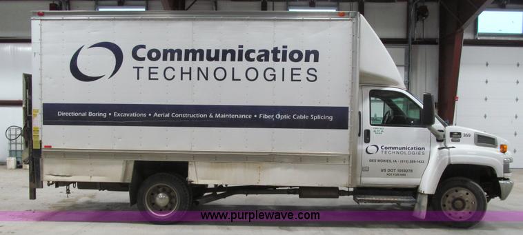 image for item L1974 2004 Chevrolet C5500 box truck