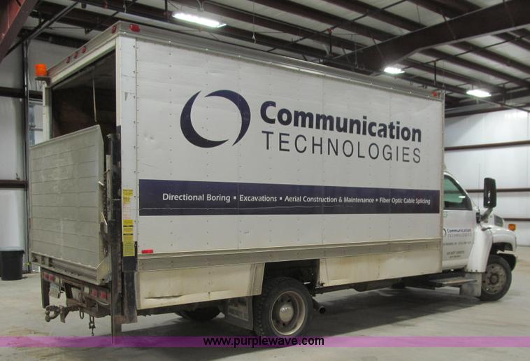 image for item L1974 2004 Chevrolet C5500 box truck