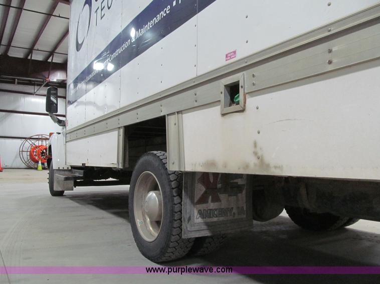 image for item L1974 2004 Chevrolet C5500 box truck