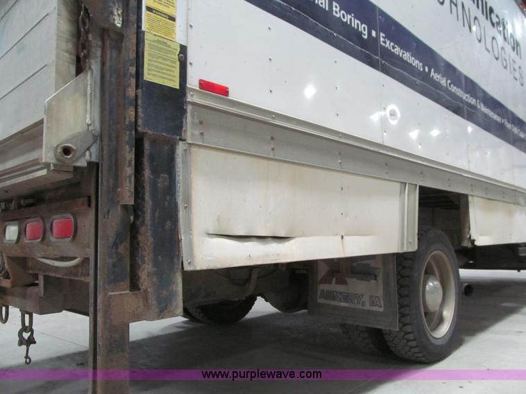 image for item L1974 2004 Chevrolet C5500 box truck