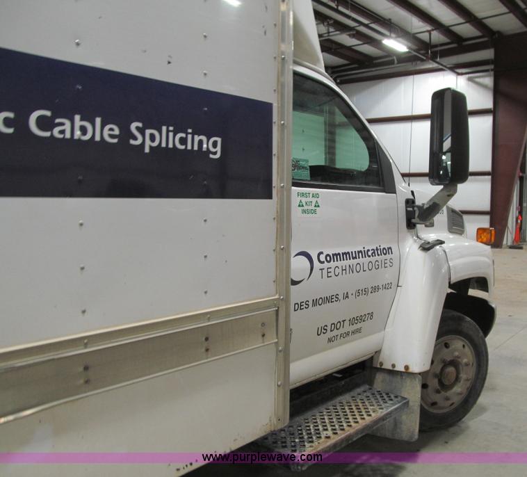 image for item L1974 2004 Chevrolet C5500 box truck