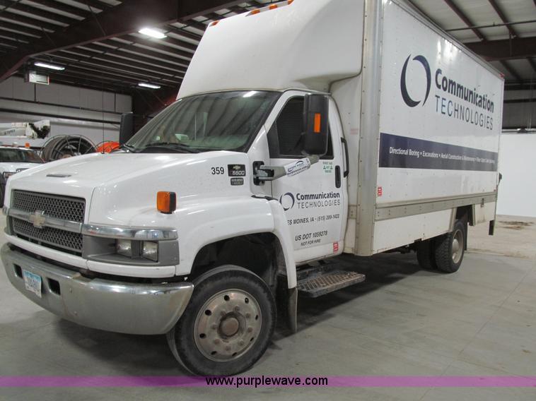 image for item L1974 2004 Chevrolet C5500 box truck