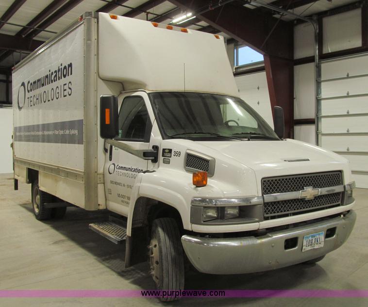 image for item L1974 2004 Chevrolet C5500 box truck