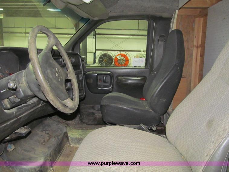 image for item L1974 2004 Chevrolet C5500 box truck