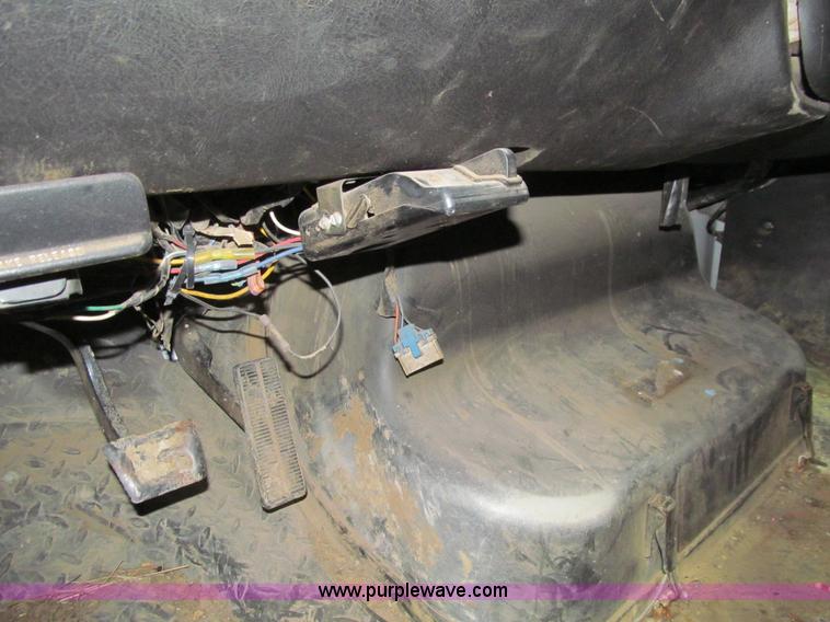 image for item L1974 2004 Chevrolet C5500 box truck