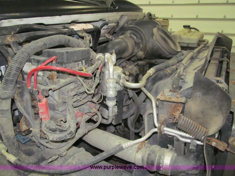 image for item L1974 2004 Chevrolet C5500 box truck