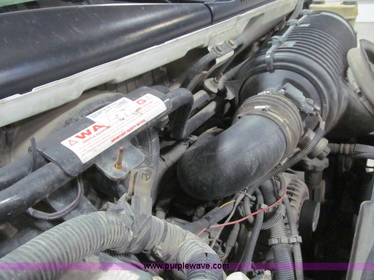 image for item L1974 2004 Chevrolet C5500 box truck