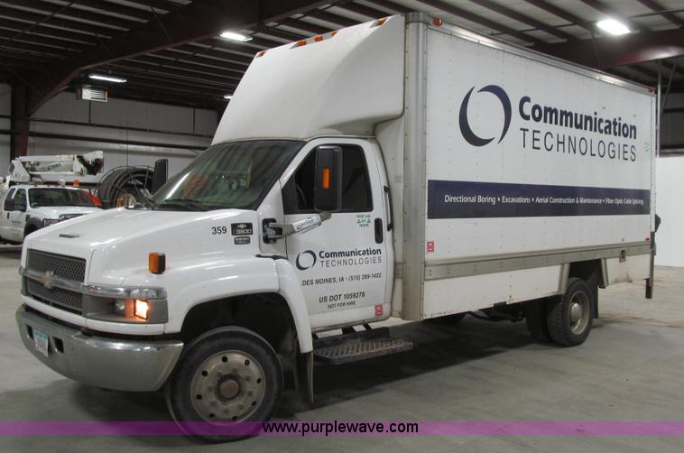 image for item L1974 2004 Chevrolet C5500 box truck