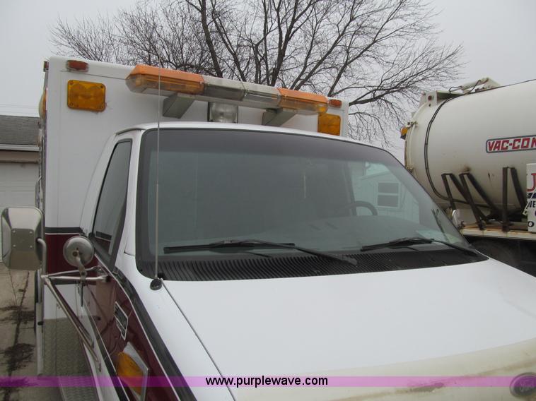 image for item L1975 1998 Ford Econoline E450 ambulance